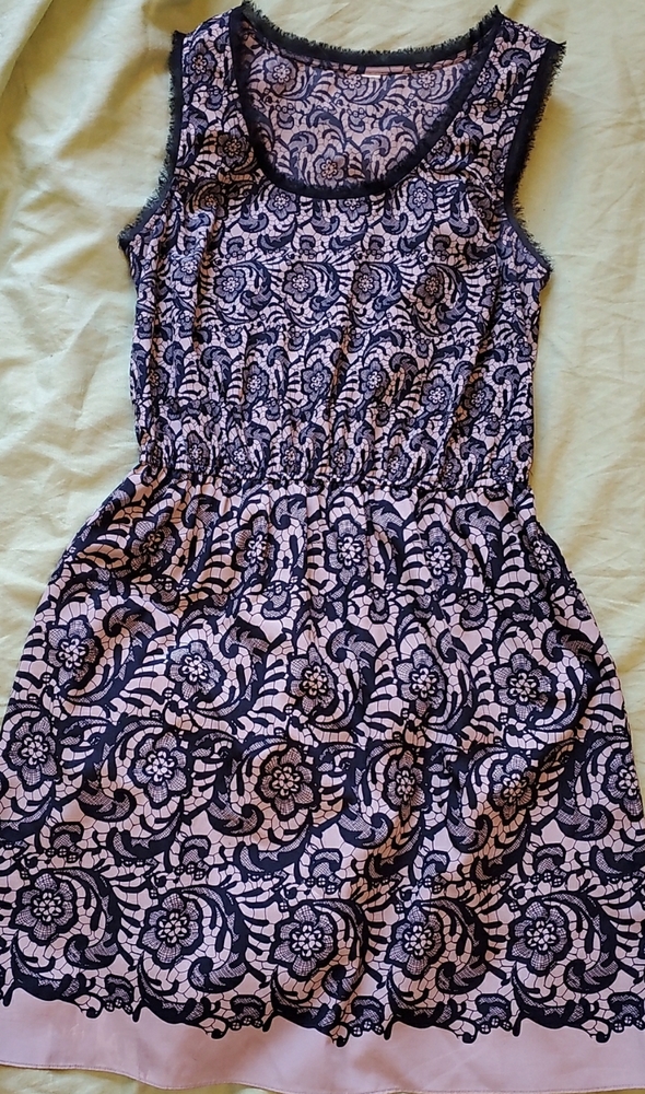 Sleeveless Lace print dress with embellishment